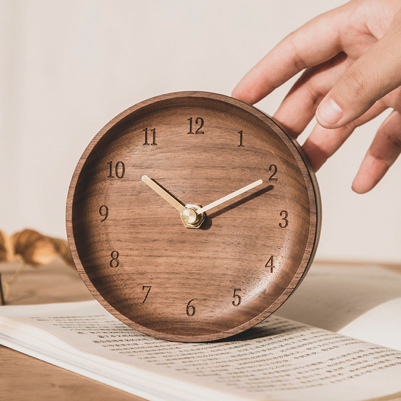 Tischuhren für Nachttische und dekorative Ornamente